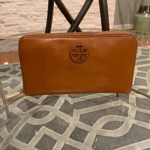 Tory Burch Zip Closure Wallet